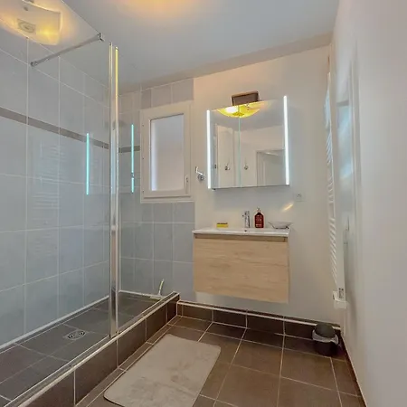 Appartement à 100 M Des Plages Rue De Provence