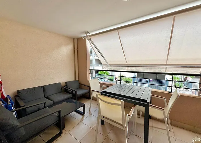 A 100 M Des Plages Rue De Provence *