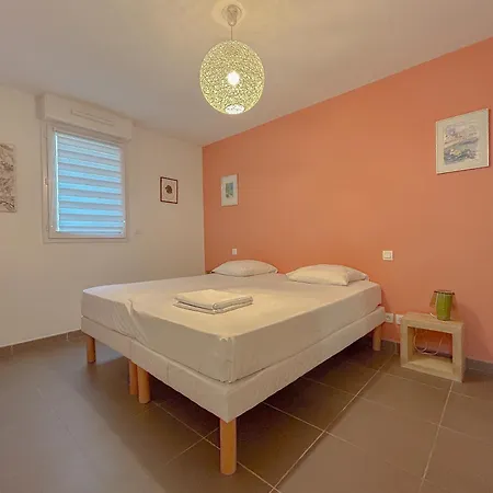 A 100 M Des Plages Rue De Provence Apartment