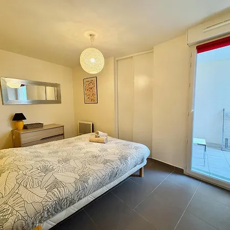 A 100 M Des Plages Rue De Provence Saint-Raphael (Var)