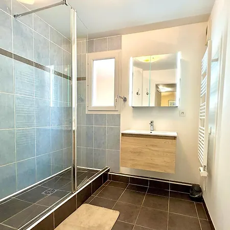 A 100 M Des Plages Rue De Provence Apartment