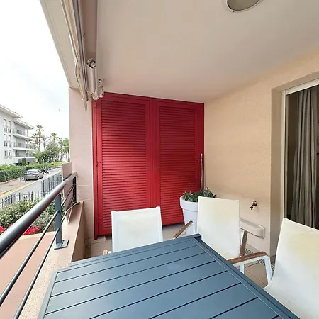 A 100 M Des Plages Rue De Provence *