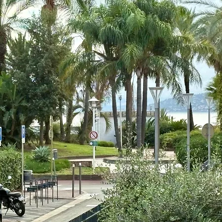 A 100 M Des Plages Rue De Provence Apartment