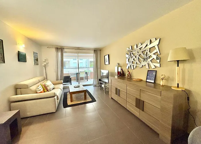 A 100 M Des Plages Rue De Provence Saint-Raphaël