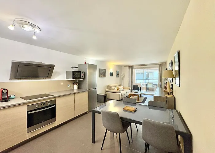 A 100 M Des Plages Rue De Provence *