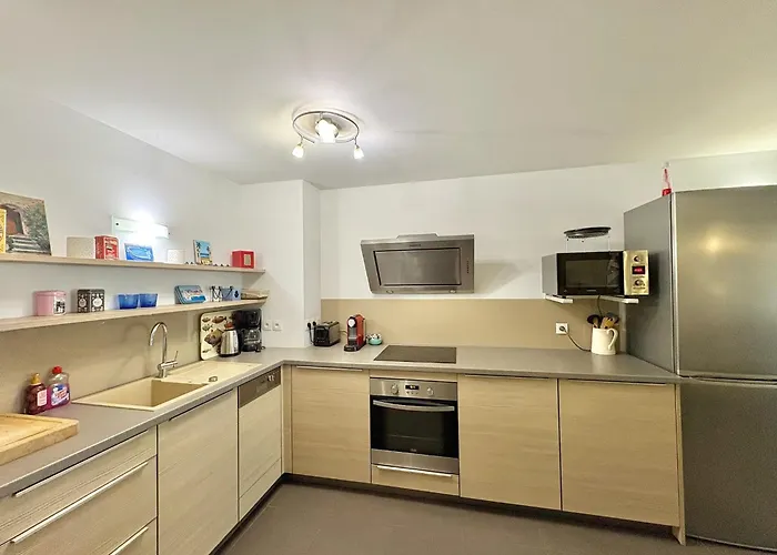 A 100 M Des Plages Rue De Provence