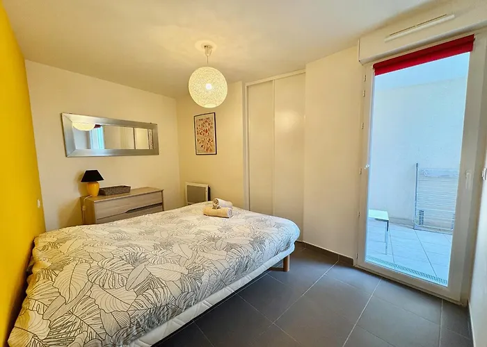 A 100 M Des Plages Rue De Provence Saint-Raphaël