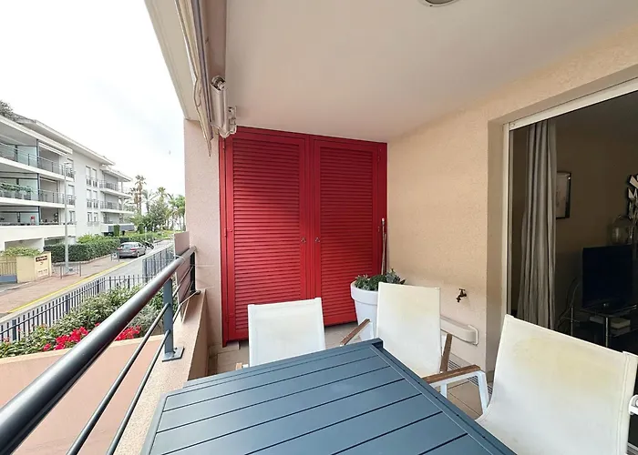 A 100 M Des Plages Rue De Provence *